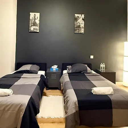 Family Champs Elysees * Párizs