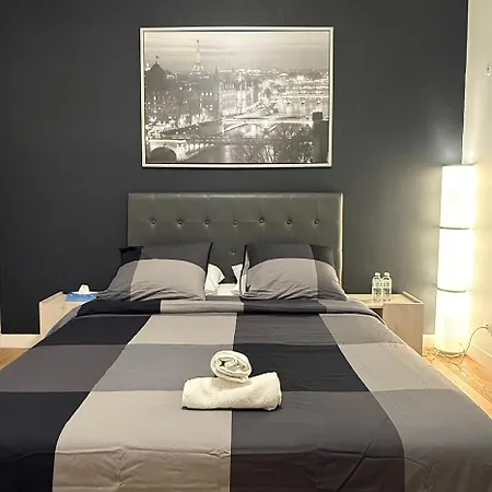 Family Champs Elysees * Párizs